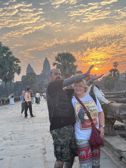 Angkor Sunrise Small Tour & Package