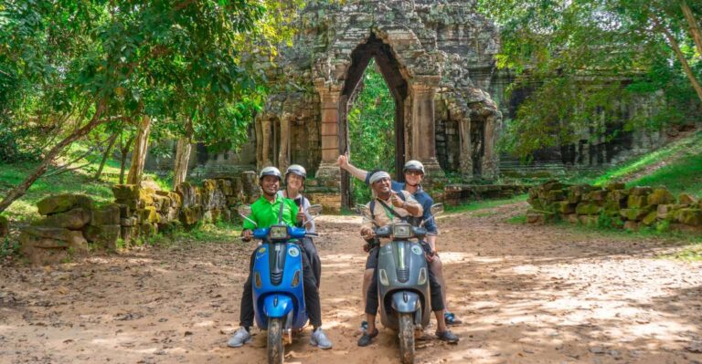 Angkor Wat: Guided Vespa Tour Inclusive Lunch at Local House