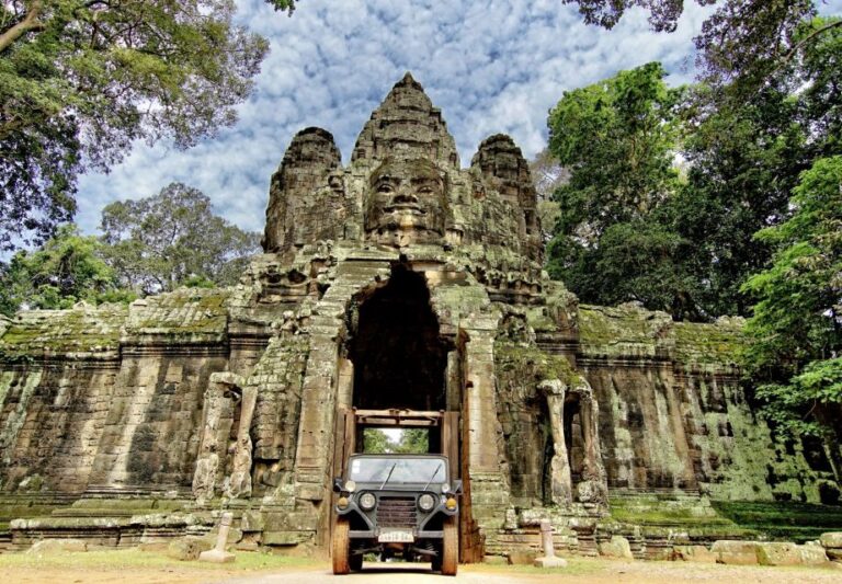 Angkor Wat in a Vintage Jeep With Driver – Jeep Rental