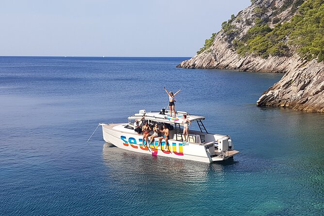 Blue Lagoon and Secluded Bays of Solta Island 10h Boat Tour From Split or Brac