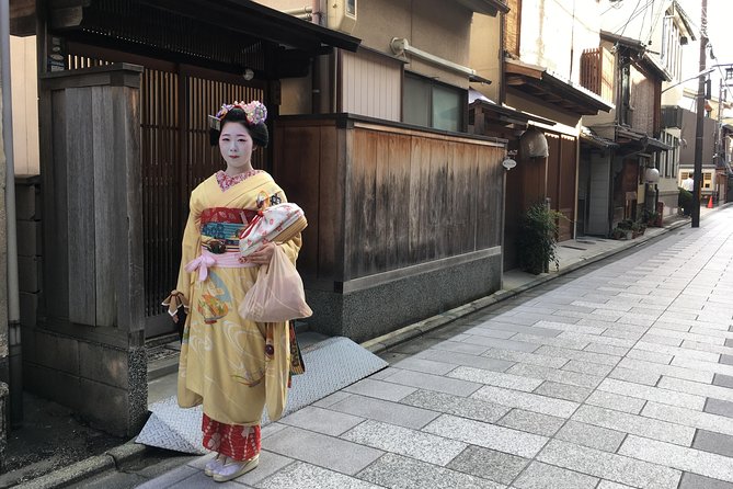 Discover Kyotos Geisha District of Gion! - Gion District: A Fascinating Overview