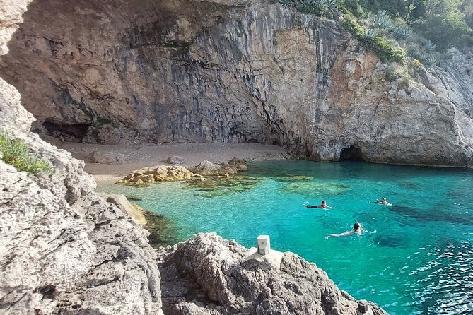 Dubrovnik Old Town Walls and Betina Cave Beach Kayak Tour