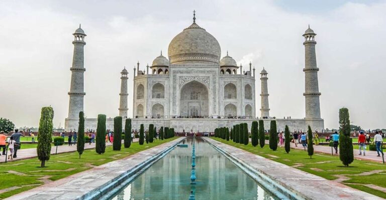 From Ahmedabad: Taj Mahal and Agra Fort Tour With Flight