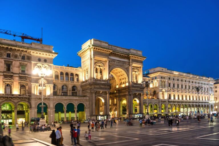 From Bologna: Milan Guided Walking Tour With Train Tickets