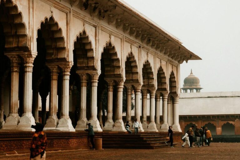 From Delhi: Overnight Agra Tour With Taj Mahal at Sunrise