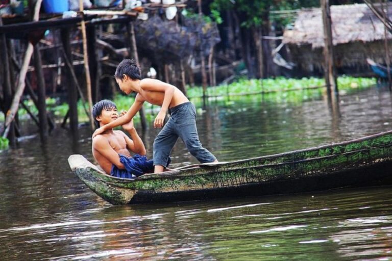 Kompong Phluk and Tonle Sap Lake Cruising Tour From Siemreap