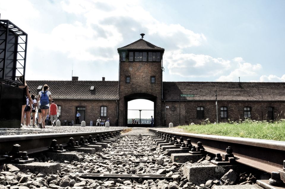 Krakow: Auschwitz-Birkenau Guided Tour Pickup/Lunch Options - Pickup Options