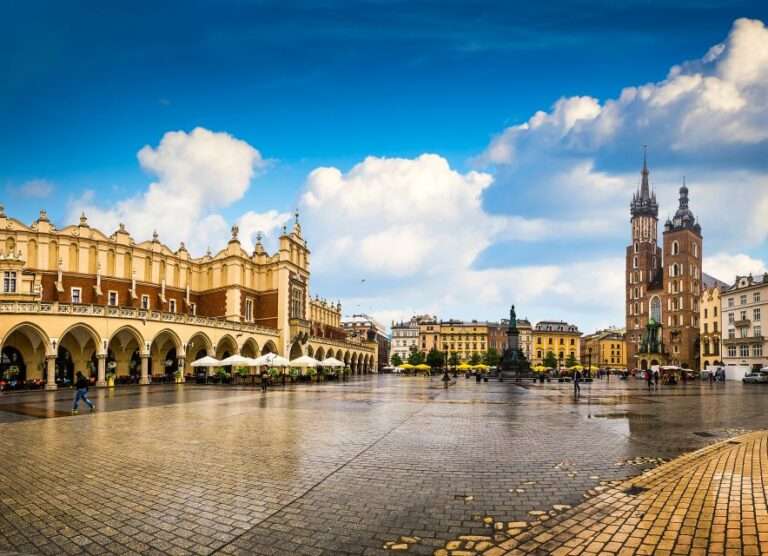 Krakow: Guided Sightseeing Tour by E-Scooter With Snacks