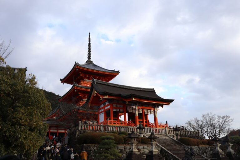 Kyoto: Fushimi Inari-taisha and Kiyomizu-dera (Spanish Guide)