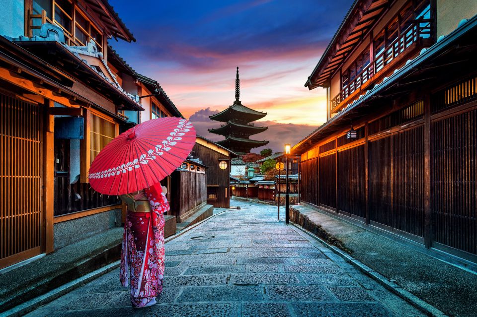 Kyoto: Gion District Guided Walking Tour at Night With Snack - Tour Details