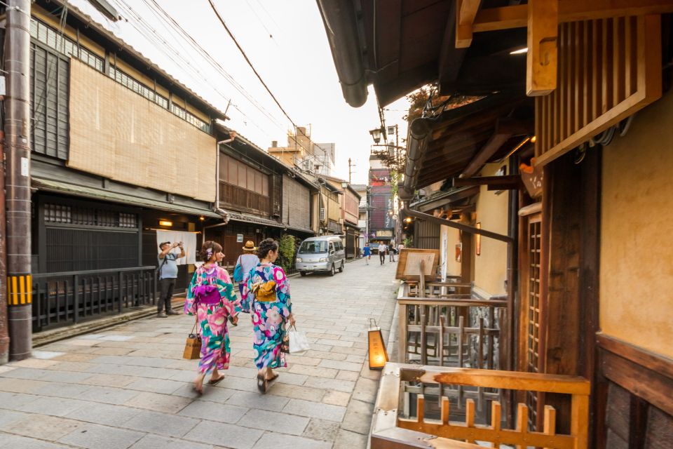 Night Walk in Gion: Kyoto's Geisha District - Experience the Charm of Gion at Night