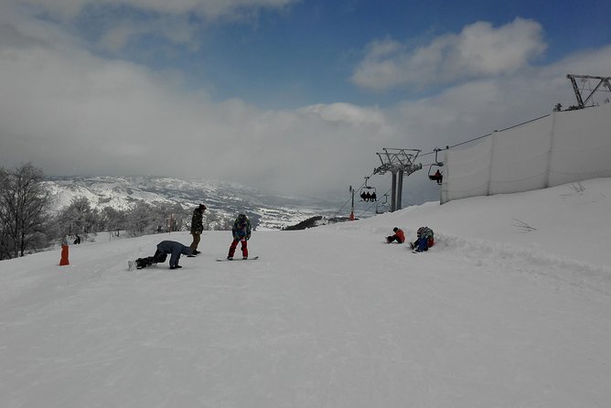 Niigata: Private Snowboarding Lesson  – Niigata Prefecture