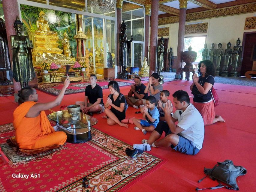 Phnom Penh and Local Market With Street Food Tasting Tour