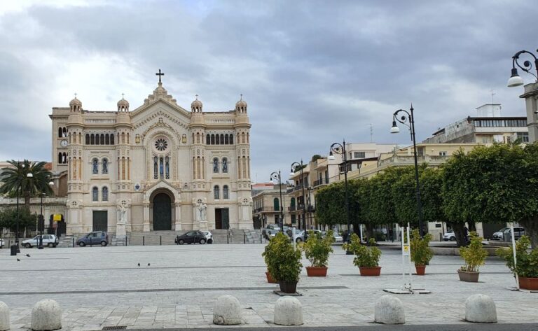 Reggio Calabria: Private Guided City Highlights Walking Tour