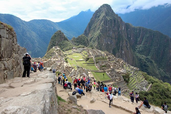 Sacred Valley and Machu Picchu 2 Day Tour With Accommodation