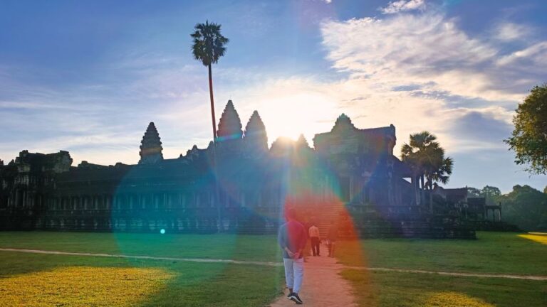 Siem Reap : Angkor Wat Tour on a Vespa
