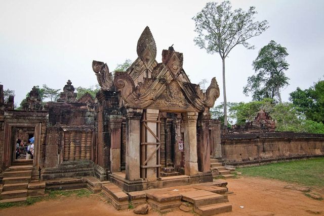 Siem Reap: Banteay Srey and Beng Mealea Temples Tour - Tour Duration and Group Size
