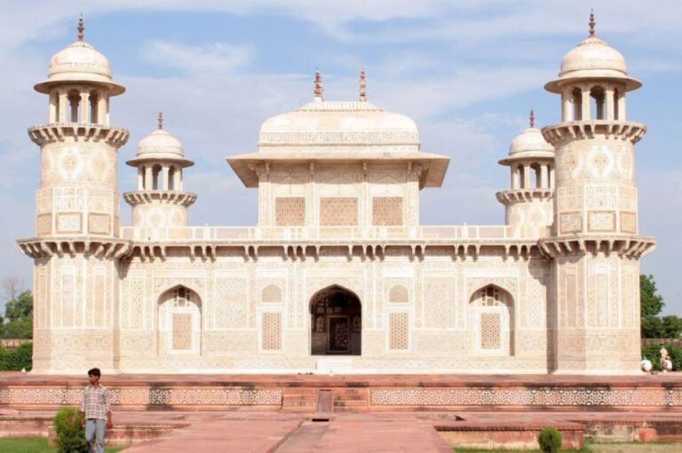 Taj Mahal Overnight Tour From Delhi by Car With Hotels