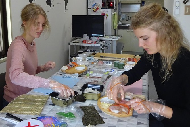 Tokyo: Small-Group Sushi-Making Class