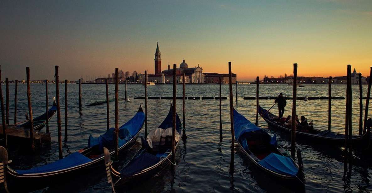 Venice: Private Evening Stroll With Gondola Ride - Booking Details and Flexibility