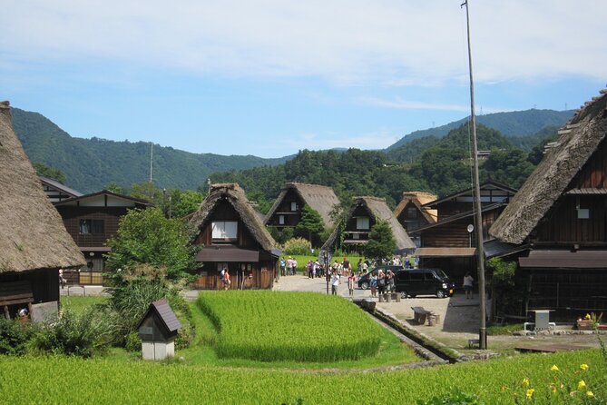 [Day Trip Bus Tour From Kanazawa Station] Weekend Only! World Heritage Shirakawago Day Bus Tour - Host Responses