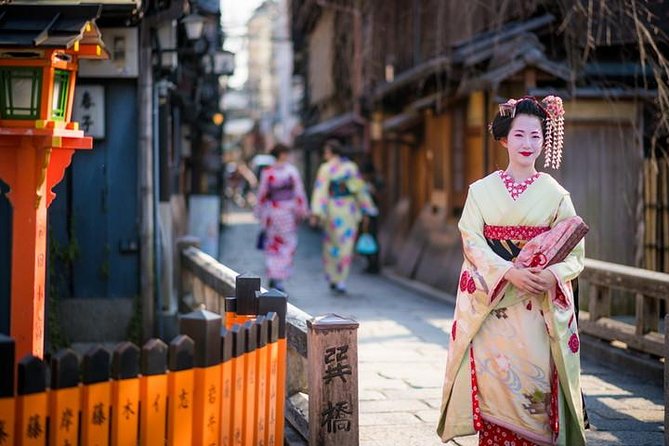 Gion and Fushimi Inari Shrine Kyoto Highlights With Government-Licensed Guide - Guide Details