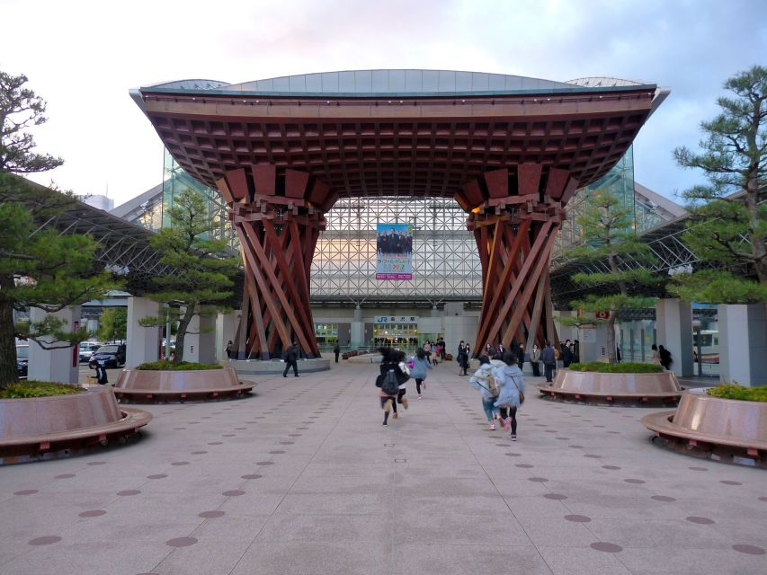 Kanazawa Like a Local: Customized Guided Tour - Multilingual Live Tour Guides