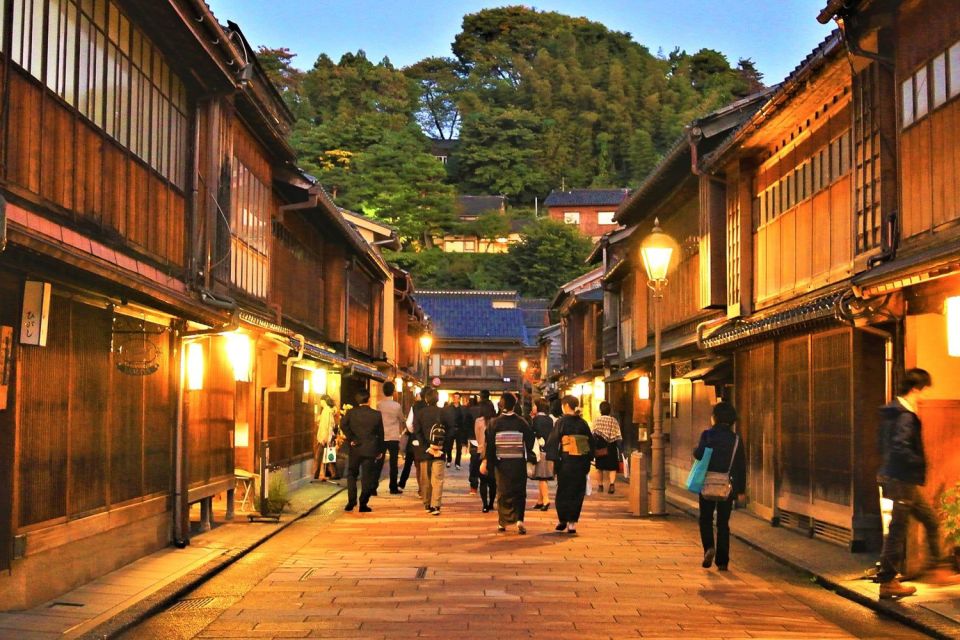 Kanazawa: Private Tour With Local Guide - Experience Highlights