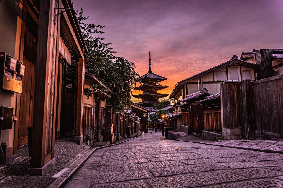 Kyoto: Gion District Hidden Gems Walking Tour - Gion District Highlights