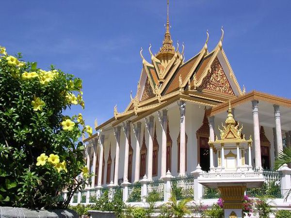 Phnom Penh Private Tour: Royal Palace, Silver Pagoda, S-21 - Historical Insights