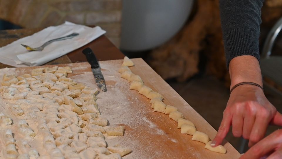 Spoleto Countryside Home Cooking Pasta Class & Meal - Experience Highlights