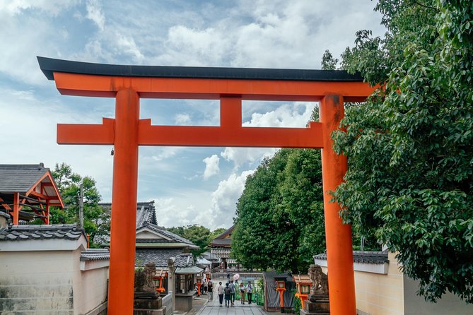 Treasures of Kyoto: Geishas & Traditions Private Tour - Geisha Encounter