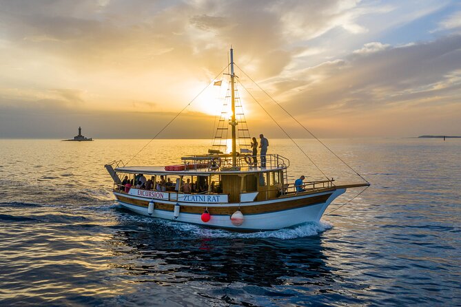 3-Hour Sunset Dolphin Spotting and Dinner in Medulin Archipelago - Just The Basics