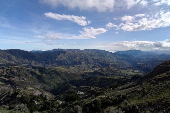 2-Day Quilotoa Lagoon and the Adventure City of Baños - Meals and Dining Options