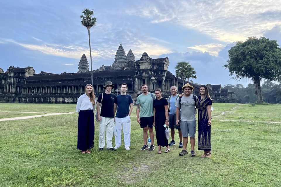 Angkor Wat Small Group Sunrise Tour With Breakfast Included - Experience Description