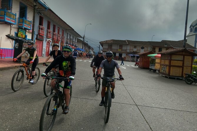 Bike Expedition La Vuelta Al Quindio Colombia Coffee Region - Accommodation Options