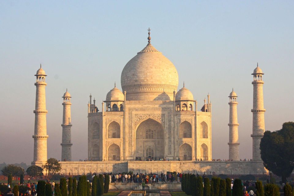 From Delhi : Taj Mahal Agra Tour by Luxury Car With 5* Lunch - Luxury Car Fleet