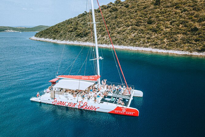 Full-Day Catamaran Cruise to Hvar & Pakleni Islands With Food and Free Drinks - Flexible Cancellation Policy