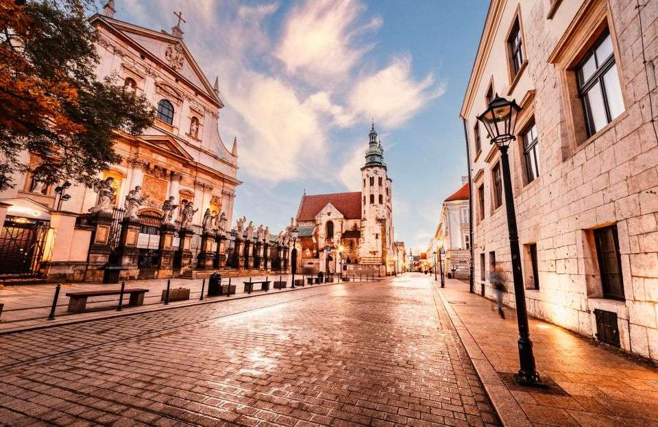 Krakow: Express Walk With a Local in 60 Minutes - Booking and Reservation