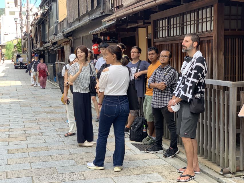 Kyoto: Gion Cultural Walking Tour With Geisha Performance - Gion Neighborhood Exploration