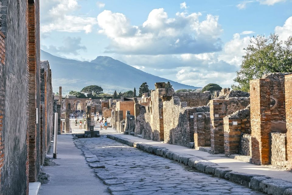 Pompeii: Skip-the-Line Ticket & Private Guided Walking Tour - Guided Experience