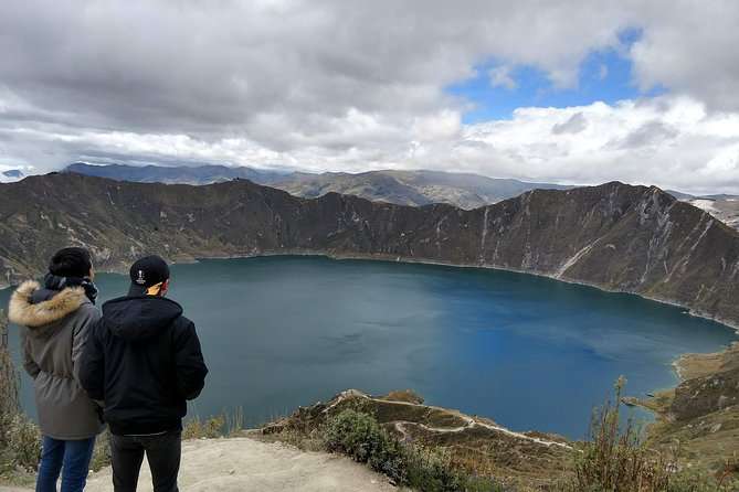Quilotoa Crater Lake Private Day Tour: Trekking, Market, Art and Llamas - Exploring Local Markets