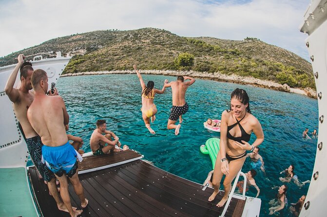 Split to Blue Lagoon, Ciovo and Maslinica All-Inclusive Tour - Boat Amenities and Experience