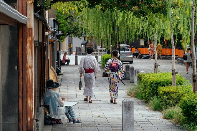 Treasures of Kyoto: Geishas & Traditions Private Tour - Traditional Performances