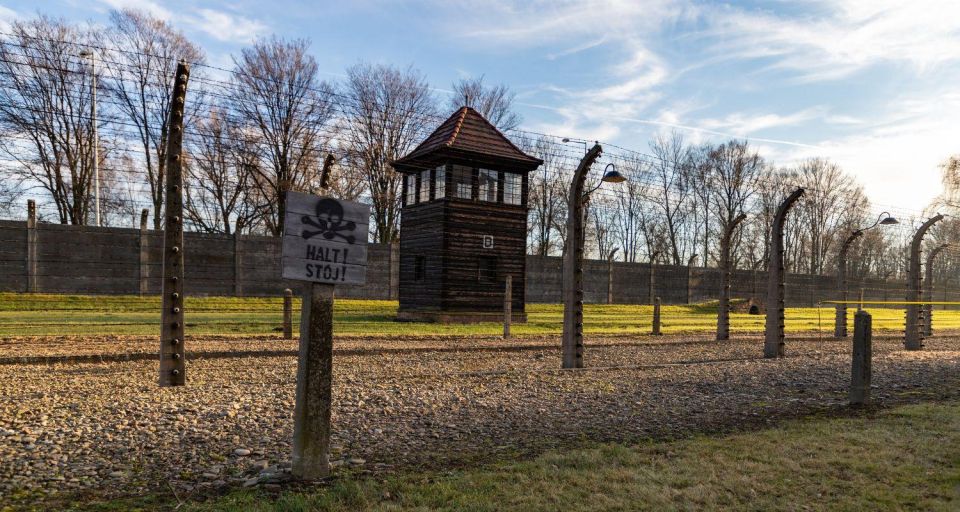 Wroclaw: Guided Tour to Auschwitz and Krakow - Logistics and Meeting Point