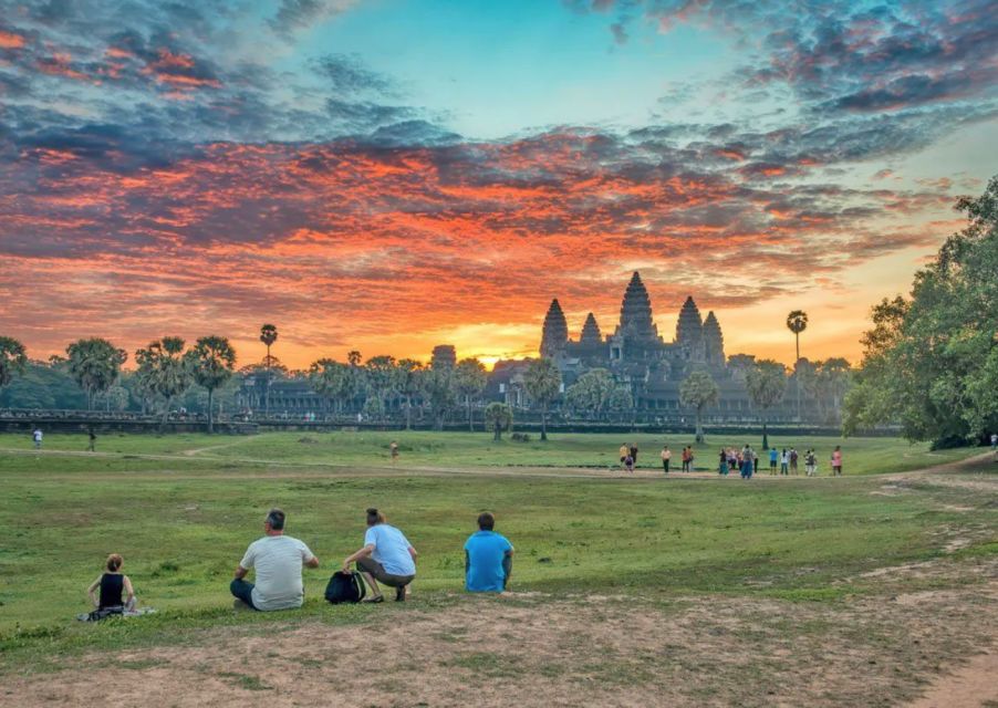 Angkor Sunrise Discovery Inclusive Breakfast & Lunch - Tour Itinerary