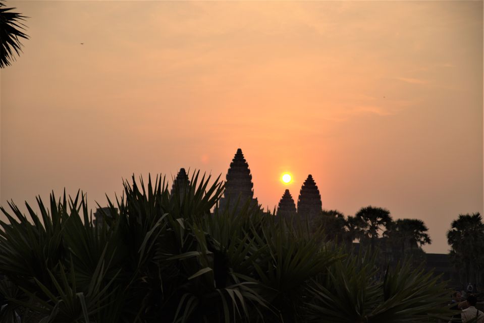 Angkor Wat: Private Sunrise Tour With Champagne Breakfast - Tour Itinerary