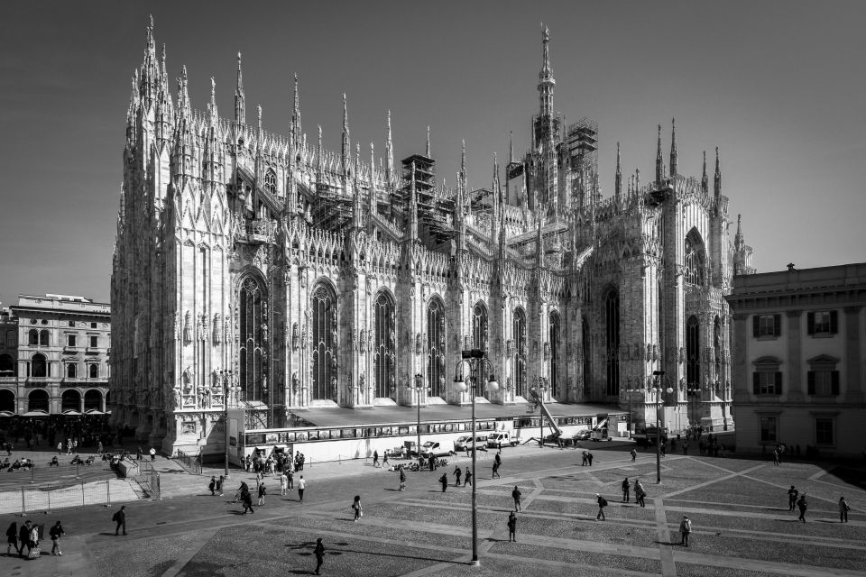 Milan: Private Tour - Duomo, Gelato Tasting & Prada Museum - Language and Guide Details