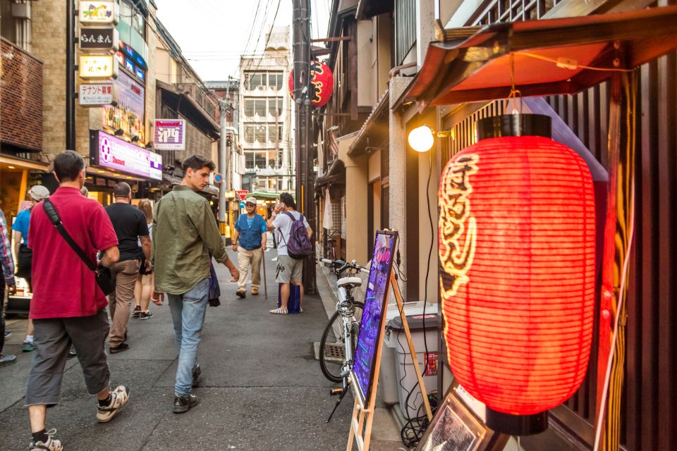 Night Walk in Gion: Kyoto's Geisha District - Engaging Walking Tour in Gion