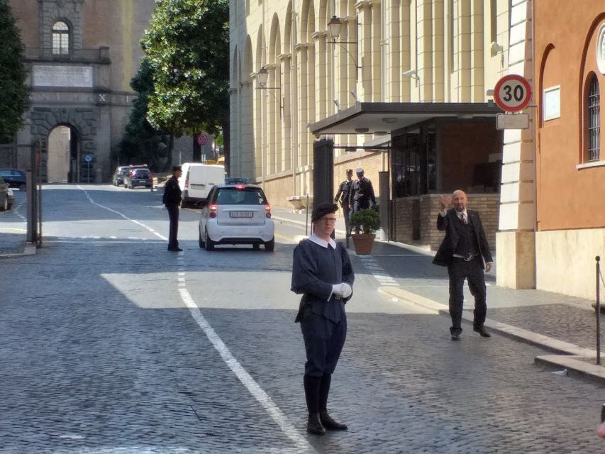 Rome: Private Early Morning Vatican Tour With Hotel Pickup - Location & Itinerary